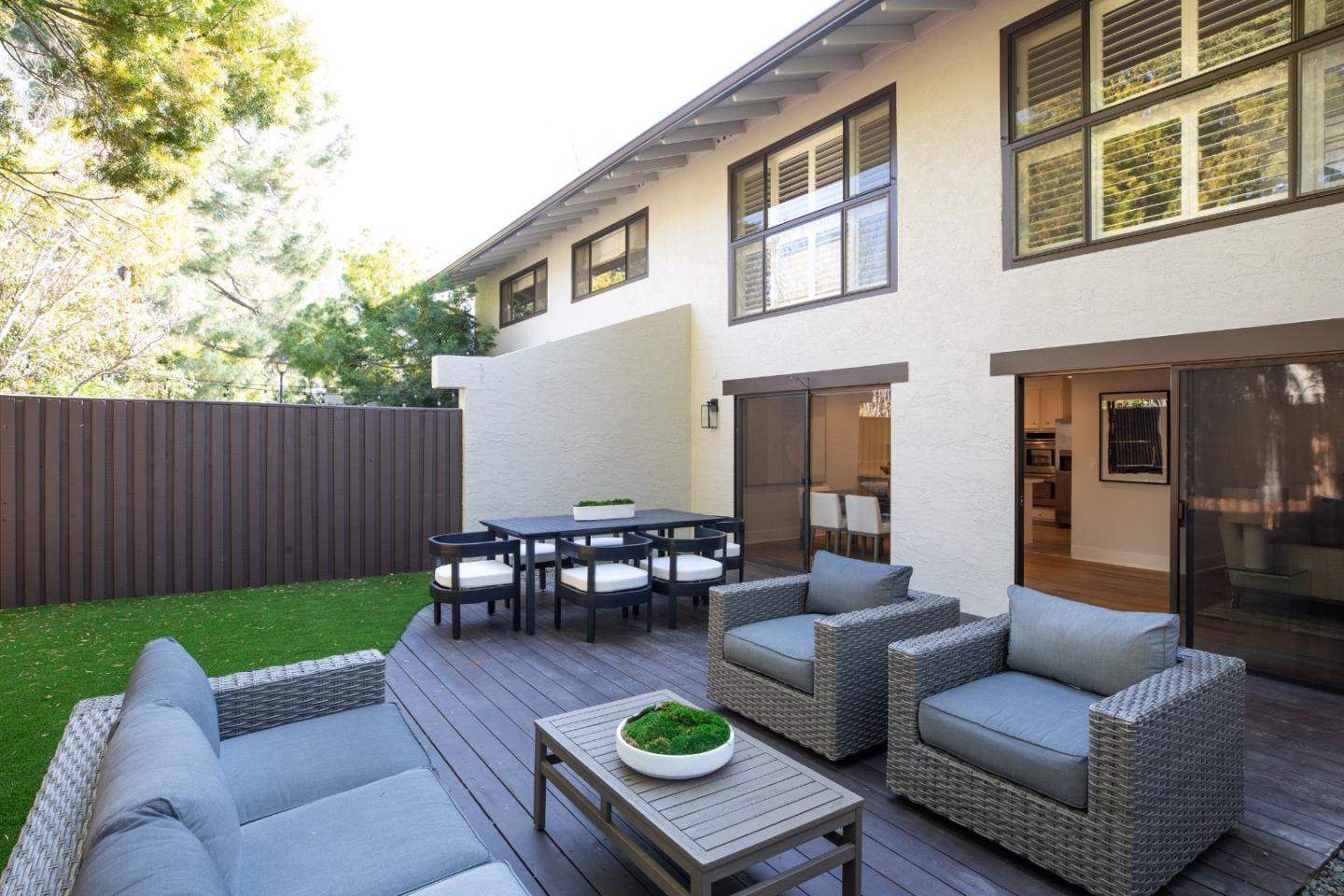 Detail Gallery Image 21 of 24 For 2427 Sharon Oaks Dr, Menlo Park,  CA 94025 - 3 Beds | 3 Baths