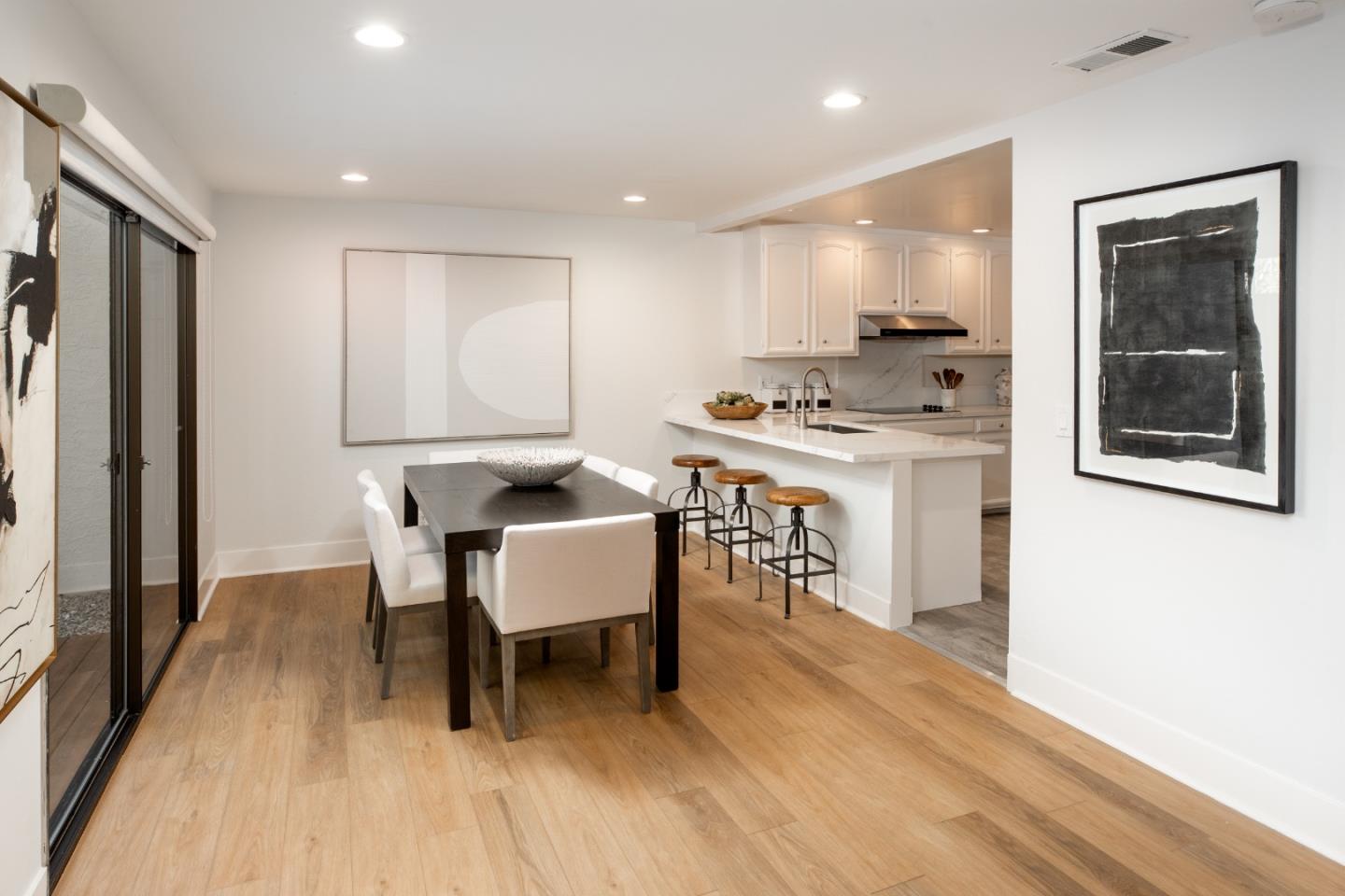 Detail Gallery Image 5 of 24 For 2427 Sharon Oaks Dr, Menlo Park,  CA 94025 - 3 Beds | 3 Baths