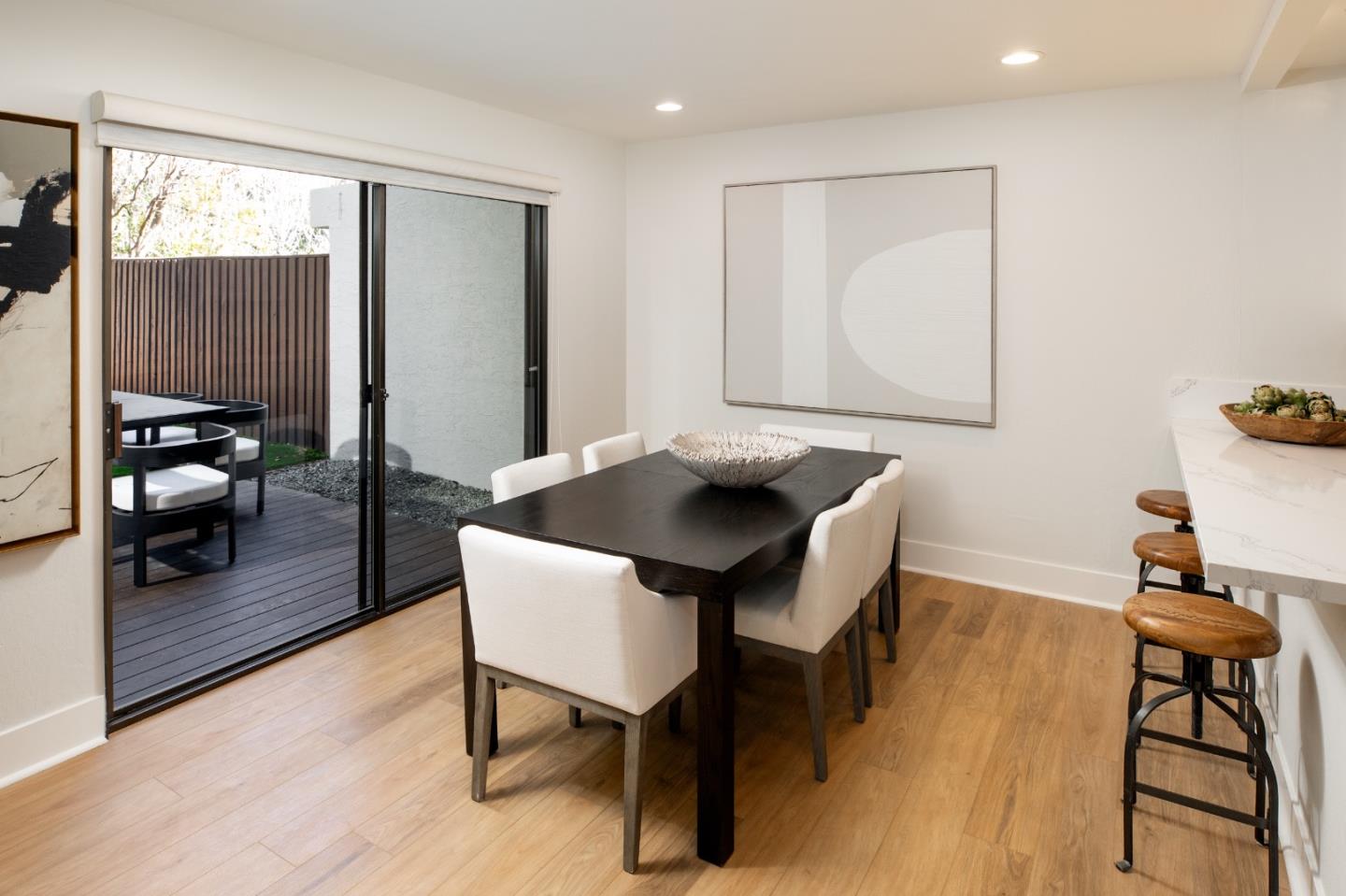 Detail Gallery Image 6 of 24 For 2427 Sharon Oaks Dr, Menlo Park,  CA 94025 - 3 Beds | 3 Baths