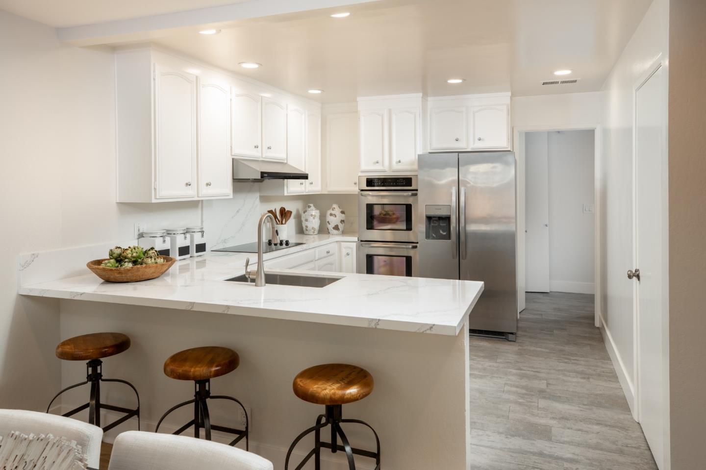 Detail Gallery Image 7 of 24 For 2427 Sharon Oaks Dr, Menlo Park,  CA 94025 - 3 Beds | 3 Baths