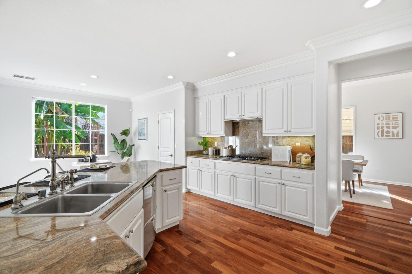 Detail Gallery Image 12 of 56 For 3024 Oliver Dr, San Jose,  CA 95135 - 5 Beds | 4/1 Baths