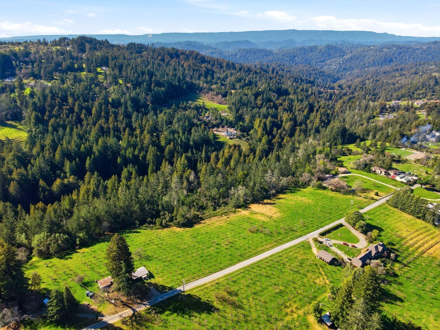 Detail Gallery Image 4 of 13 For 24580 Loma Prieta Ave, Los Gatos,  CA 95033 - 2 Beds | 1 Baths