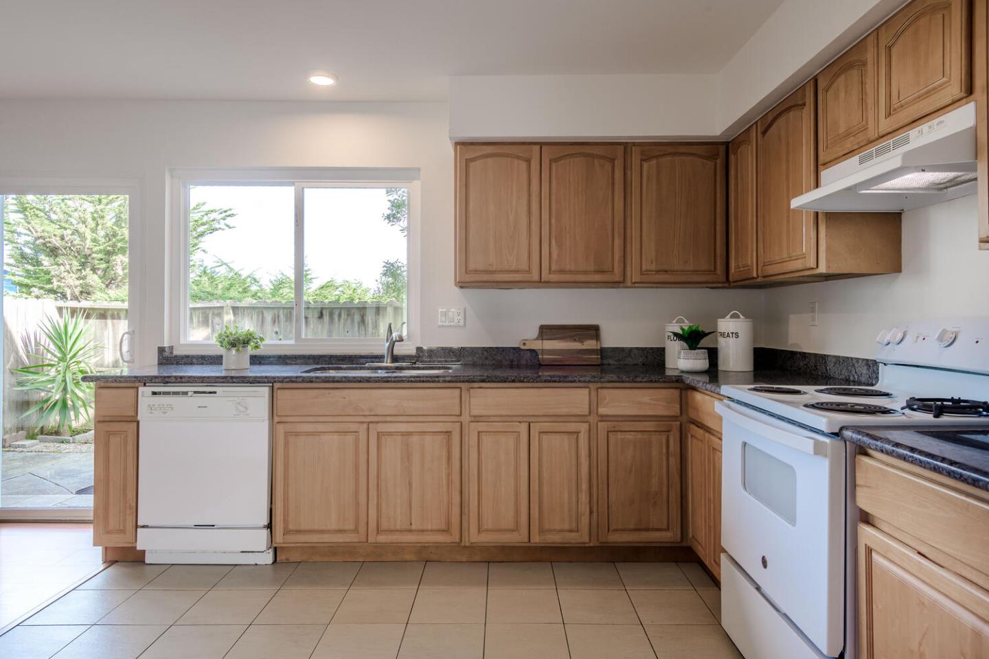 Detail Gallery Image 8 of 31 For 3734 Myrna Ln, South San Francisco,  CA 94080 - 4 Beds | 2 Baths