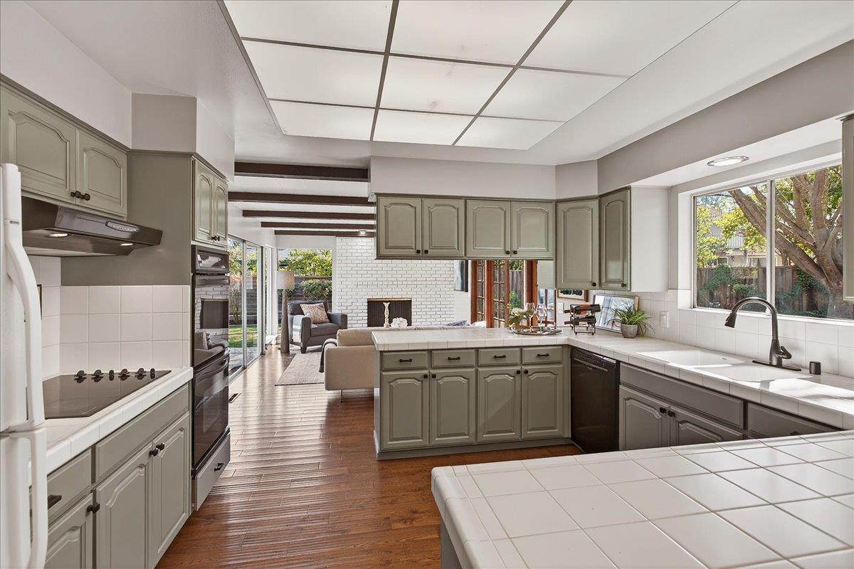 Detail Gallery Image 16 of 49 For 13240 via Grande Ct, Saratoga,  CA 95070 - 4 Beds | 2/1 Baths