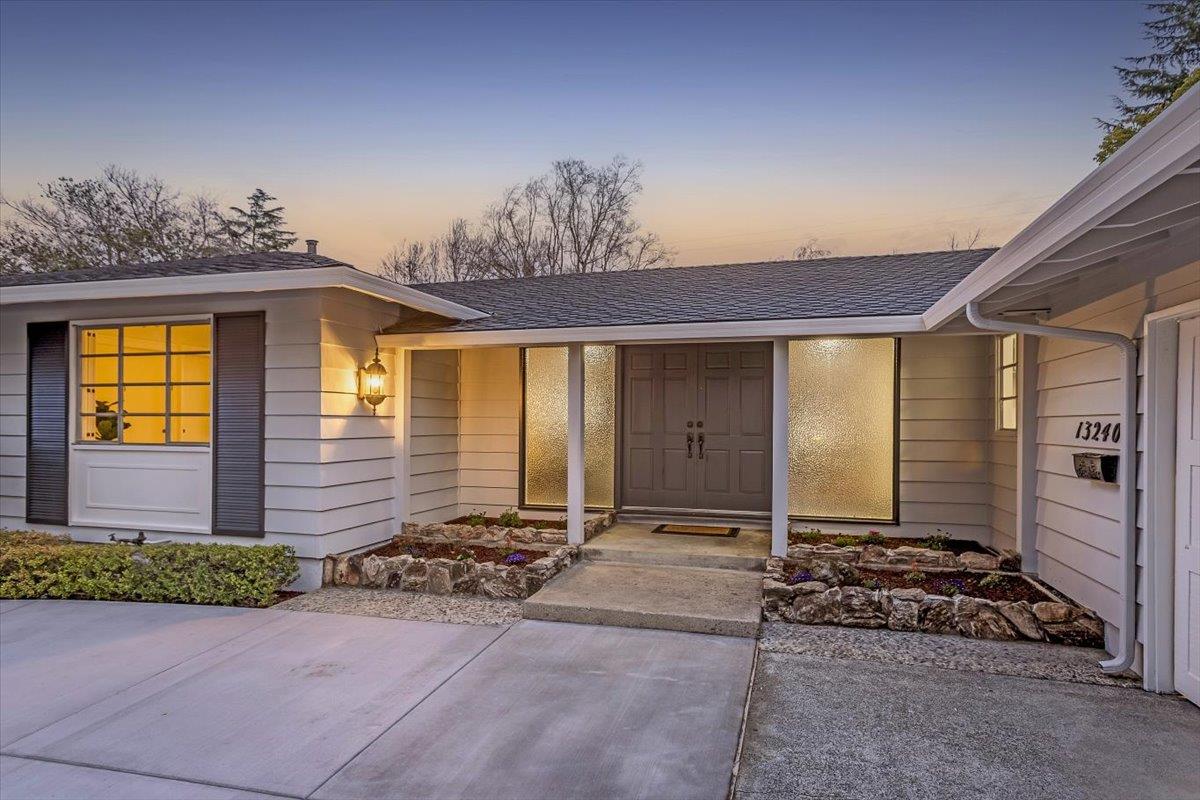 Detail Gallery Image 4 of 49 For 13240 via Grande Ct, Saratoga,  CA 95070 - 4 Beds | 2/1 Baths