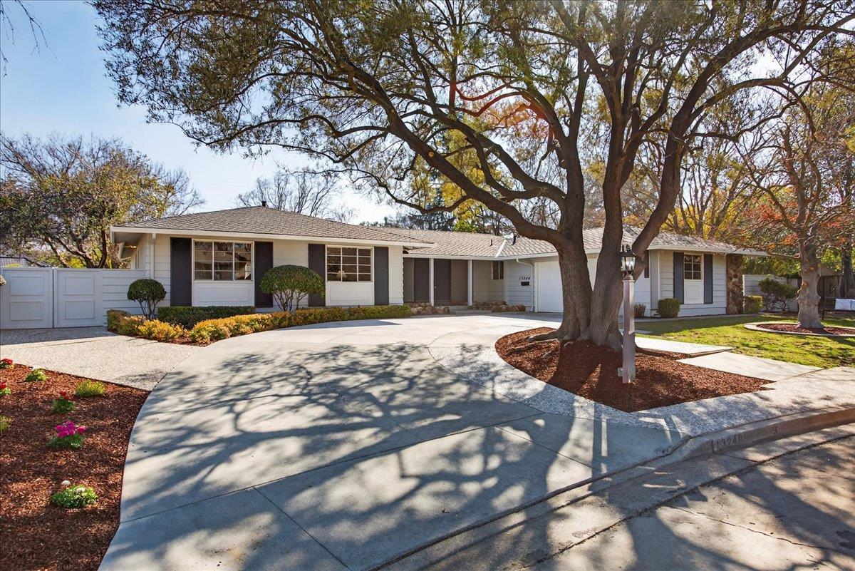 Detail Gallery Image 6 of 49 For 13240 via Grande Ct, Saratoga,  CA 95070 - 4 Beds | 2/1 Baths