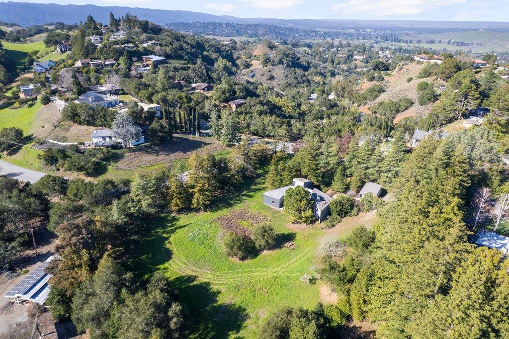 Detail Gallery Image 19 of 37 For 27600 Altamont Rd, Los Altos Hills,  CA 94022 - 4 Beds | 3/1 Baths