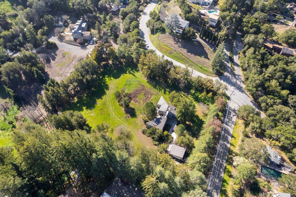 Detail Gallery Image 31 of 37 For 27600 Altamont Rd, Los Altos Hills,  CA 94022 - 4 Beds | 3/1 Baths