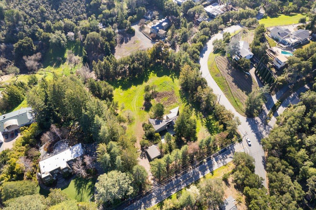 Detail Gallery Image 33 of 37 For 27600 Altamont Rd, Los Altos Hills,  CA 94022 - 4 Beds | 3/1 Baths