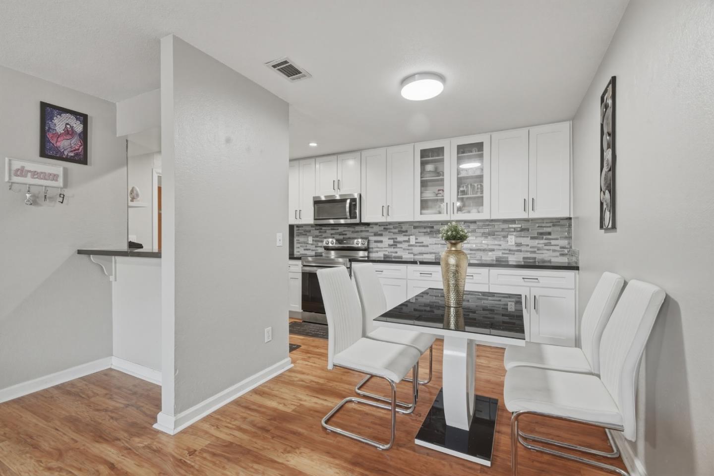 Detail Gallery Image 10 of 34 For 40425 Chapel Way #101,  Fremont,  CA 94538 - 3 Beds | 2 Baths