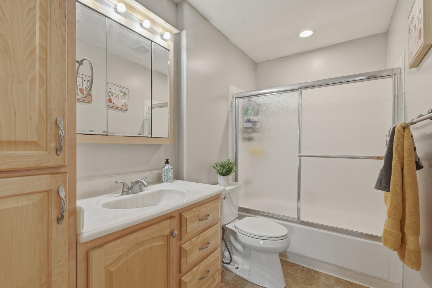 Detail Gallery Image 27 of 34 For 40425 Chapel Way #101,  Fremont,  CA 94538 - 3 Beds | 2 Baths