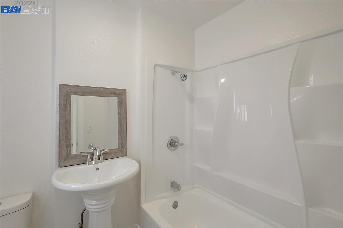 Detail Gallery Image 20 of 24 For 2036 E 20th St, Oakland,  CA 94606 - 4 Beds | 2 Baths