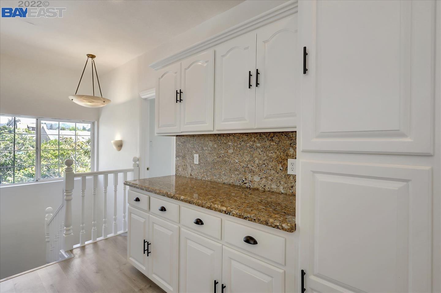 Detail Gallery Image 5 of 24 For 2036 E 20th St, Oakland,  CA 94606 - 4 Beds | 2 Baths