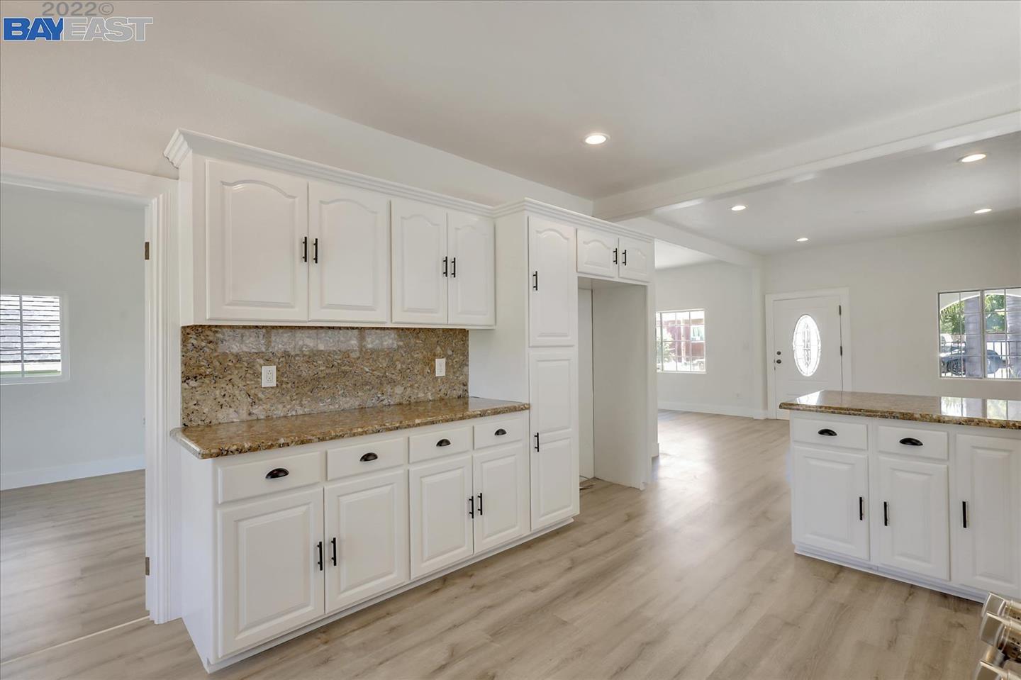 Detail Gallery Image 7 of 24 For 2036 E 20th St, Oakland,  CA 94606 - 4 Beds | 2 Baths