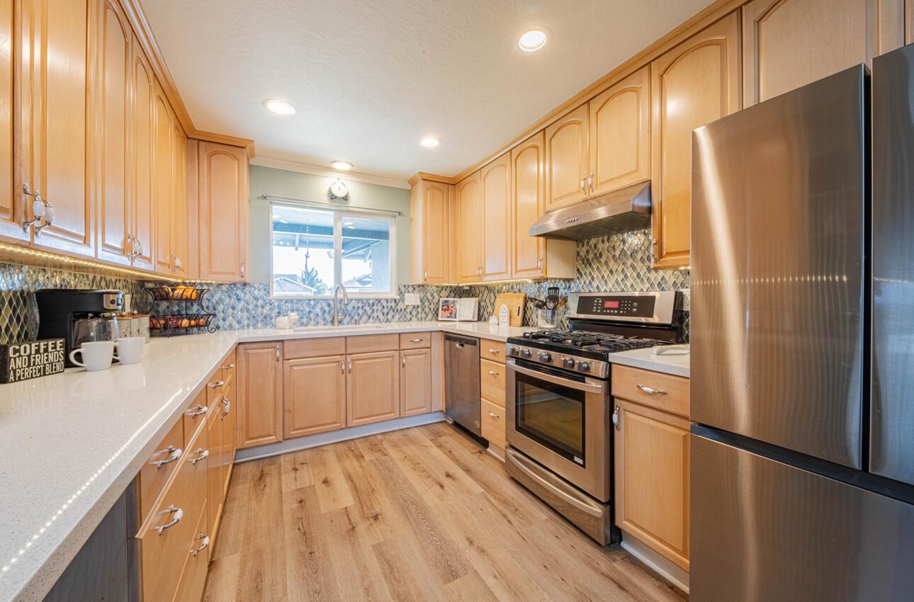 Detail Gallery Image 12 of 38 For 1671 Cambrian Dr, Salinas,  CA 93906 - 3 Beds | 2 Baths