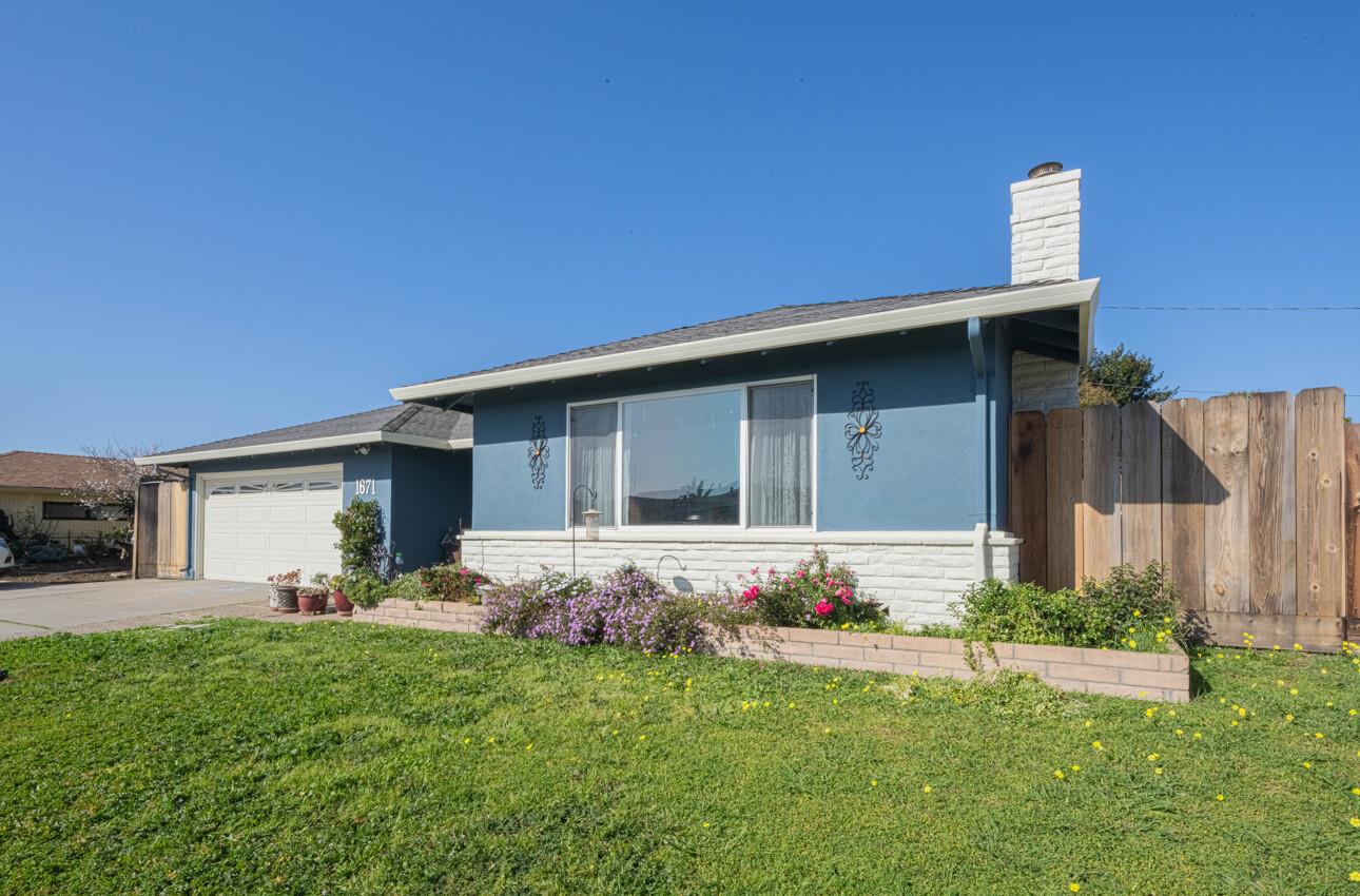 Detail Gallery Image 2 of 38 For 1671 Cambrian Dr, Salinas,  CA 93906 - 3 Beds | 2 Baths