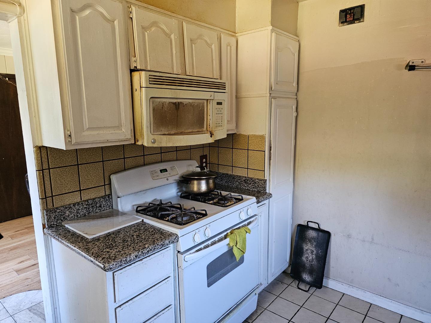 Detail Gallery Image 9 of 23 For 481 Dallas Dr, Campbell,  CA 95008 - 3 Beds | 2 Baths