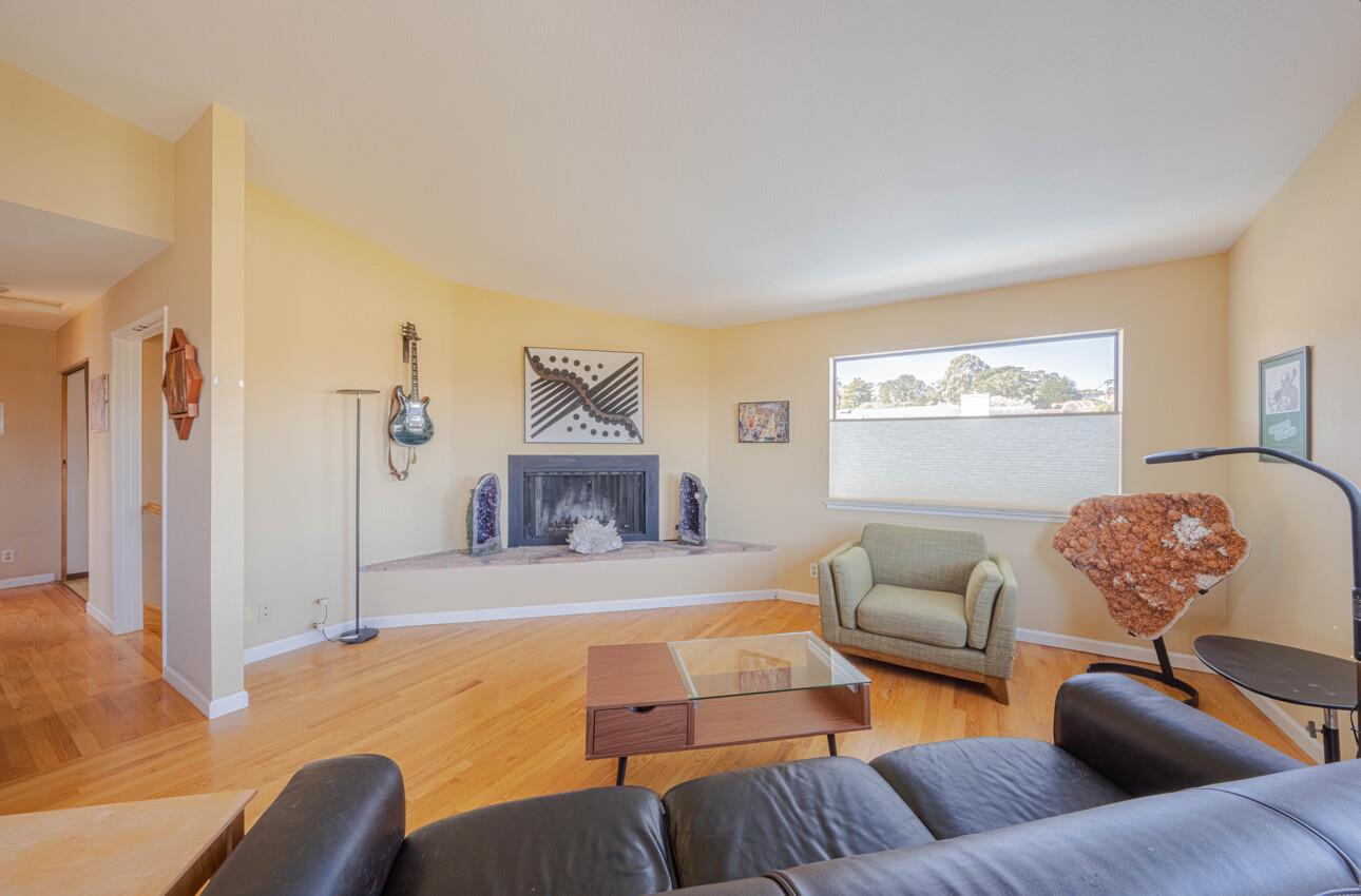 Detail Gallery Image 10 of 38 For 936 Wainwright Street, Monterey,  CA 93940 - 3 Beds | 2/1 Baths