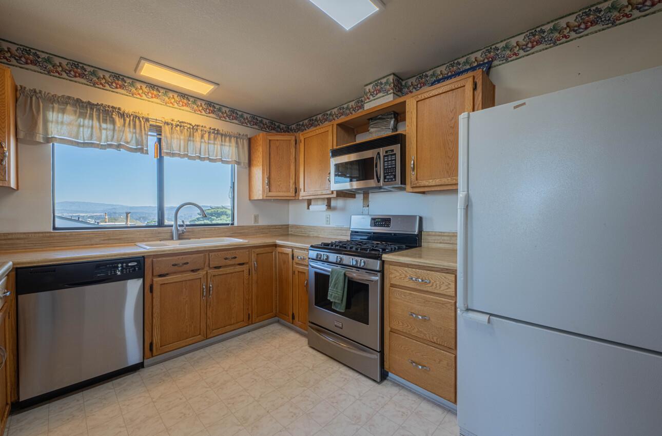 Detail Gallery Image 13 of 38 For 936 Wainwright Street, Monterey,  CA 93940 - 3 Beds | 2/1 Baths