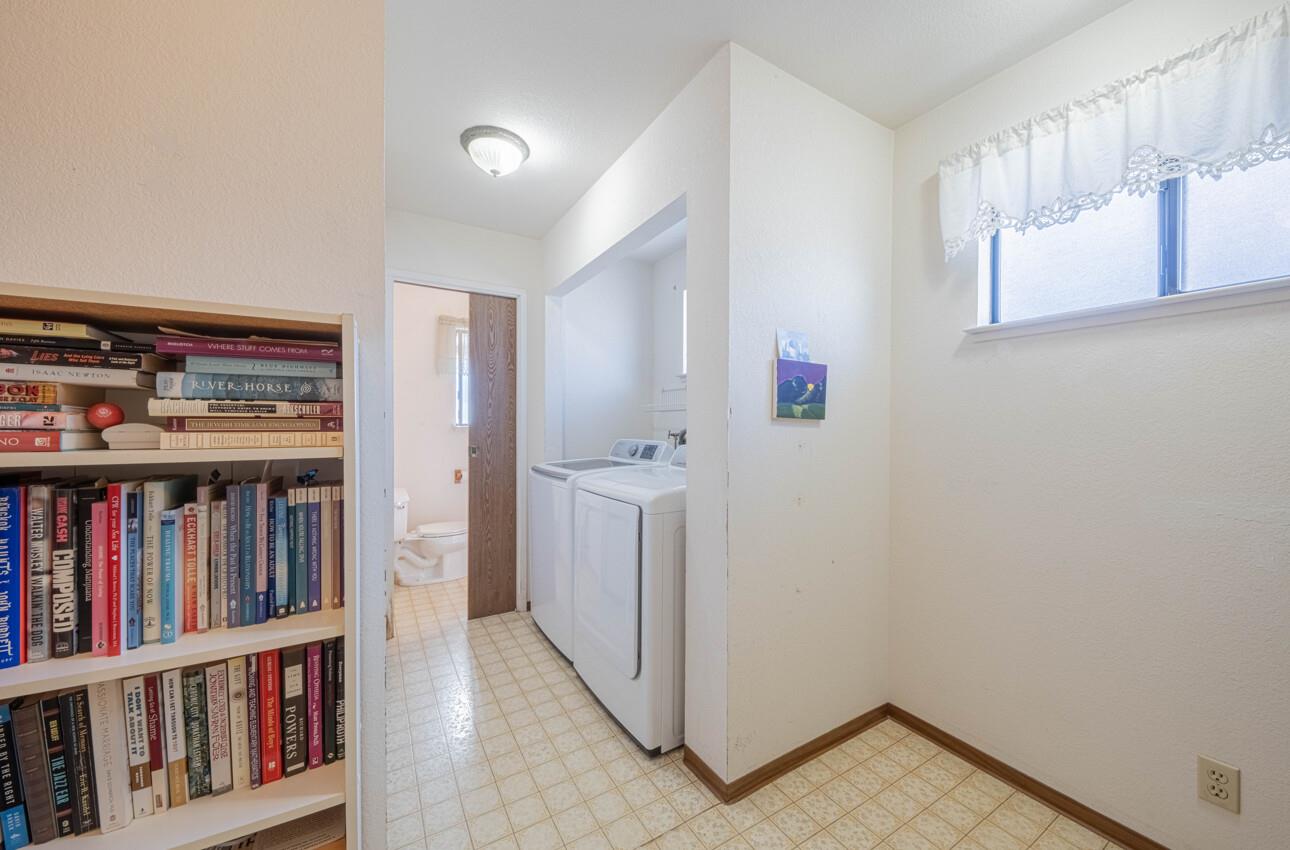 Detail Gallery Image 16 of 38 For 936 Wainwright Street, Monterey,  CA 93940 - 3 Beds | 2/1 Baths