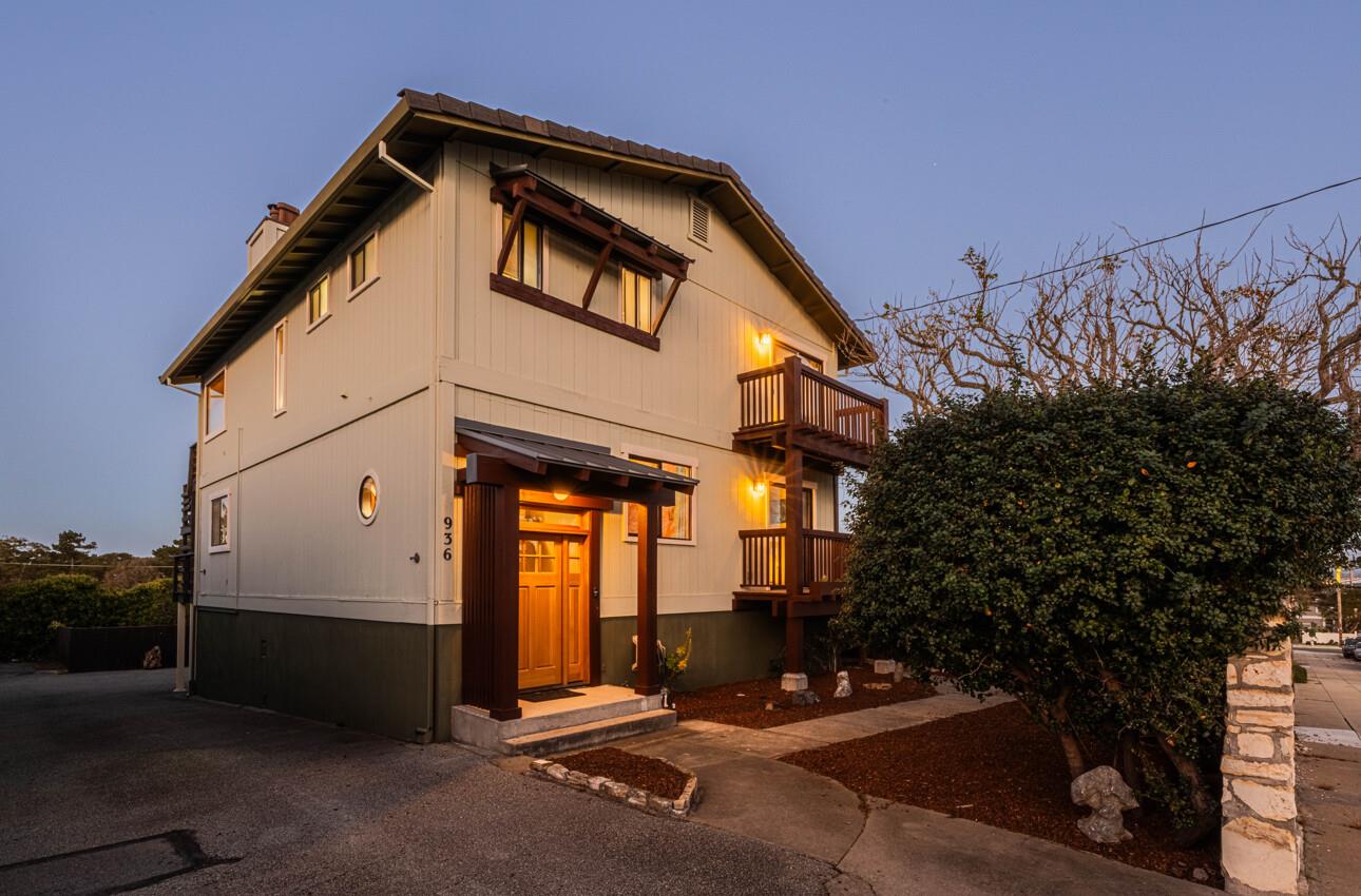 Detail Gallery Image 2 of 38 For 936 Wainwright Street, Monterey,  CA 93940 - 3 Beds | 2/1 Baths