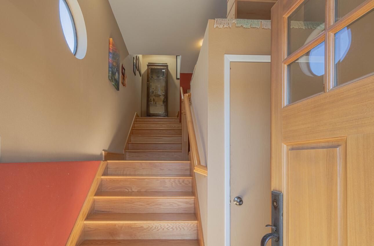 Detail Gallery Image 7 of 38 For 936 Wainwright Street, Monterey,  CA 93940 - 3 Beds | 2/1 Baths