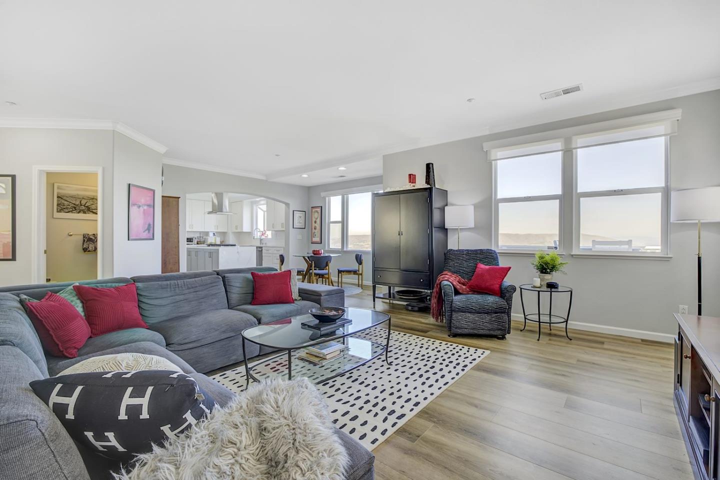 Detail Gallery Image 14 of 68 For 228 Goodwin Dr, San Bruno,  CA 94066 - 4 Beds | 2/1 Baths