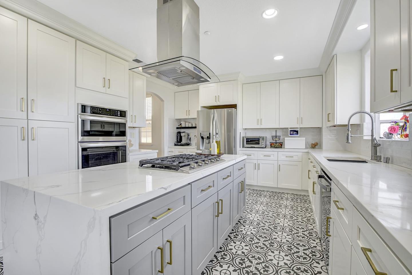 Detail Gallery Image 23 of 68 For 228 Goodwin Dr, San Bruno,  CA 94066 - 4 Beds | 2/1 Baths