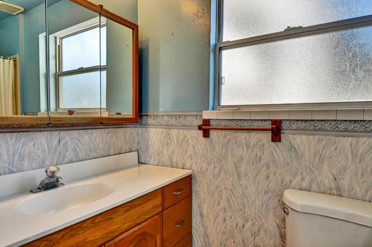 Detail Gallery Image 25 of 52 For 470 Pacific Ave, Pacifica,  CA 94044 - 3 Beds | 2/1 Baths