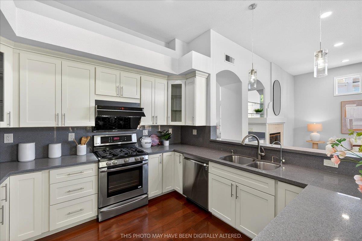 Detail Gallery Image 10 of 75 For 1 Mandalay Ct, Redwood City,  CA 94065 - 4 Beds | 3 Baths