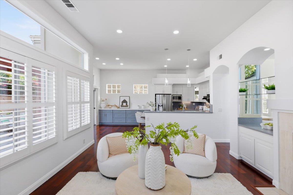 Detail Gallery Image 11 of 75 For 1 Mandalay Ct, Redwood City,  CA 94065 - 4 Beds | 3 Baths