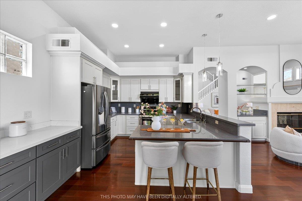 Detail Gallery Image 16 of 75 For 1 Mandalay Ct, Redwood City,  CA 94065 - 4 Beds | 3 Baths