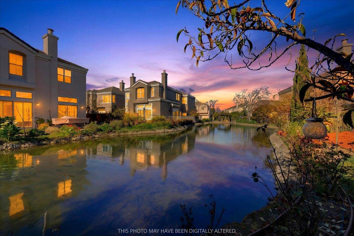 Detail Gallery Image 5 of 75 For 1 Mandalay Ct, Redwood City,  CA 94065 - 4 Beds | 3 Baths