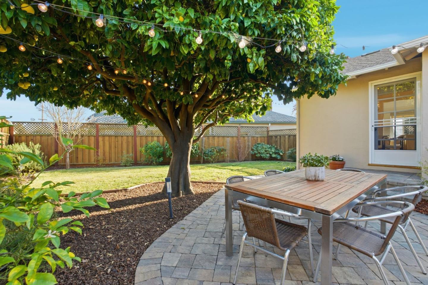 Detail Gallery Image 18 of 22 For 957 E Grant Pl, San Mateo,  CA 94402 - 2 Beds | 1 Baths