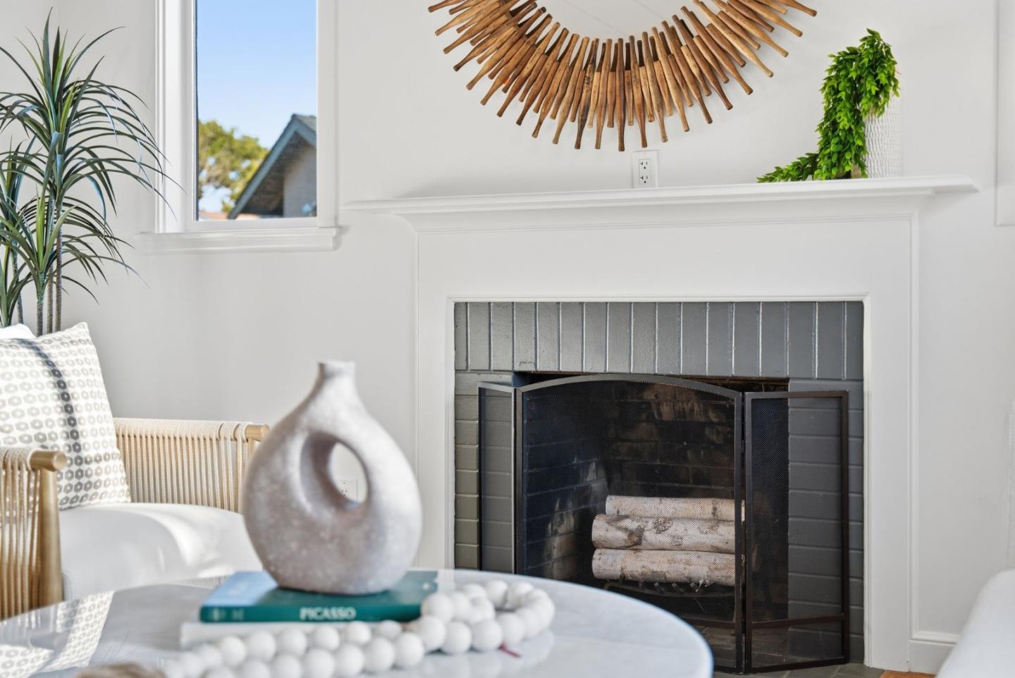 Detail Gallery Image 4 of 22 For 957 E Grant Pl, San Mateo,  CA 94402 - 2 Beds | 1 Baths