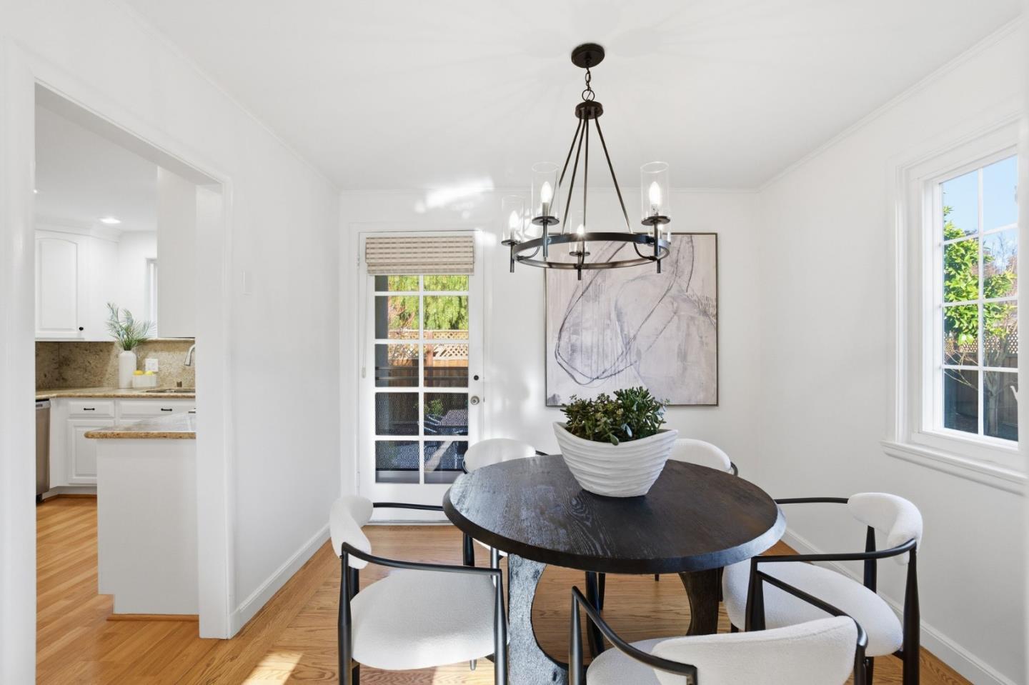 Detail Gallery Image 6 of 22 For 957 E Grant Pl, San Mateo,  CA 94402 - 2 Beds | 1 Baths