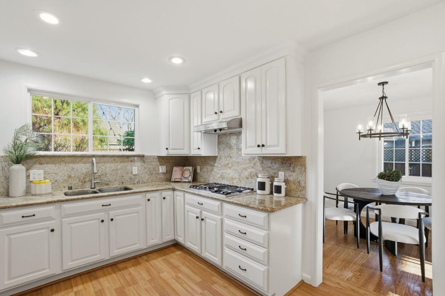 Detail Gallery Image 7 of 22 For 957 E Grant Pl, San Mateo,  CA 94402 - 2 Beds | 1 Baths