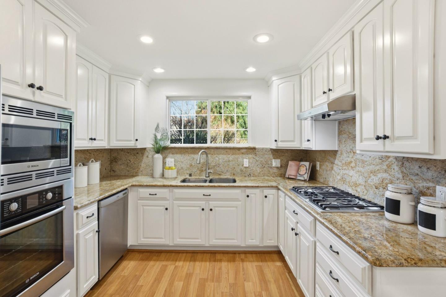 Detail Gallery Image 8 of 22 For 957 E Grant Pl, San Mateo,  CA 94402 - 2 Beds | 1 Baths