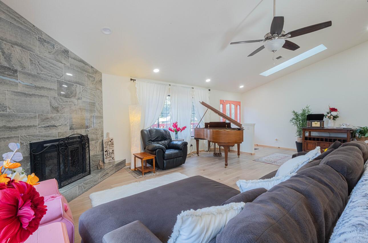 Detail Gallery Image 10 of 48 For 6640 Kim Ann Ln, Salinas,  CA 93907 - 4 Beds | 3 Baths