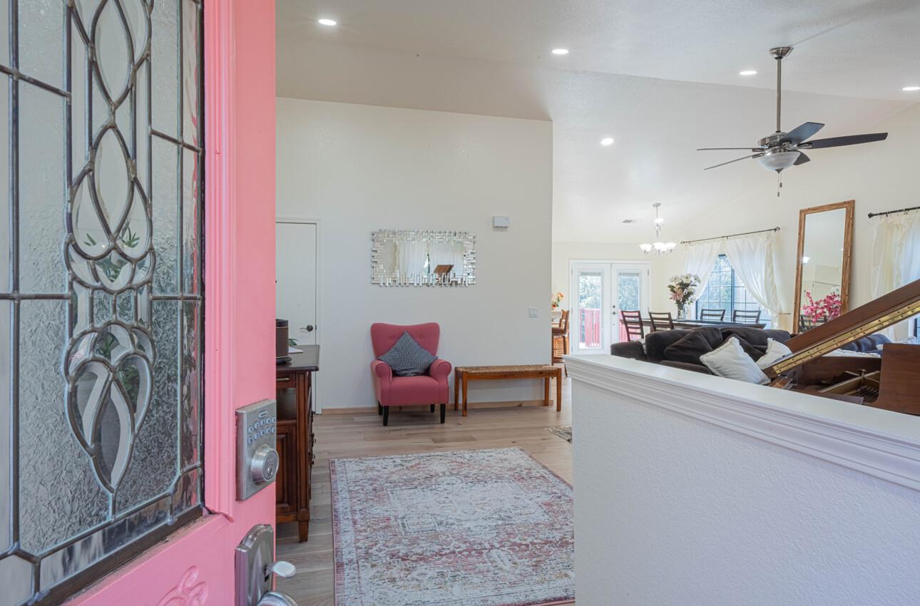 Detail Gallery Image 8 of 48 For 6640 Kim Ann Ln, Salinas,  CA 93907 - 4 Beds | 3 Baths