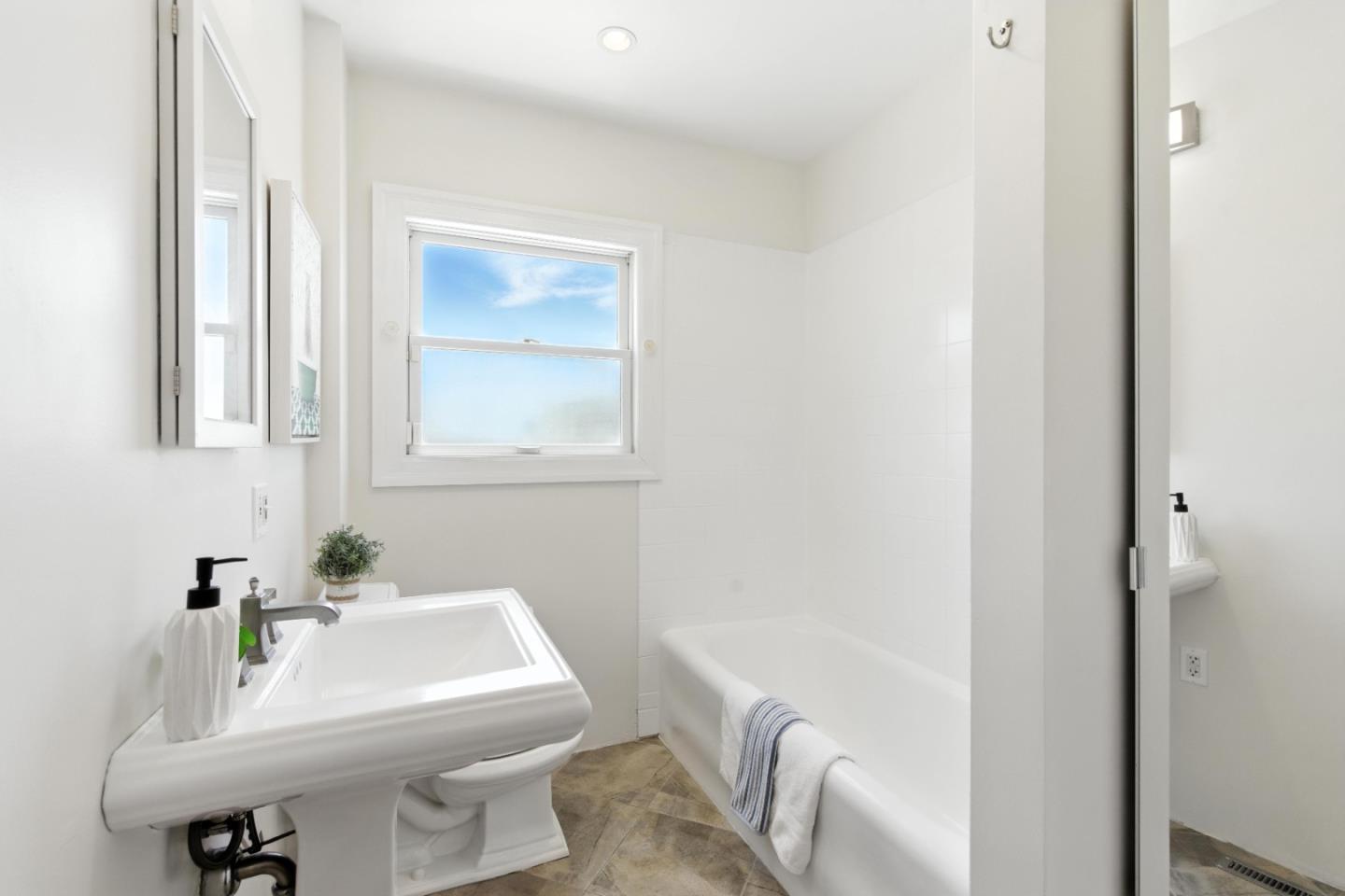 Detail Gallery Image 11 of 20 For 3428 Esmond Ave, Richmond,  CA 94805 - 3 Beds | 1 Baths