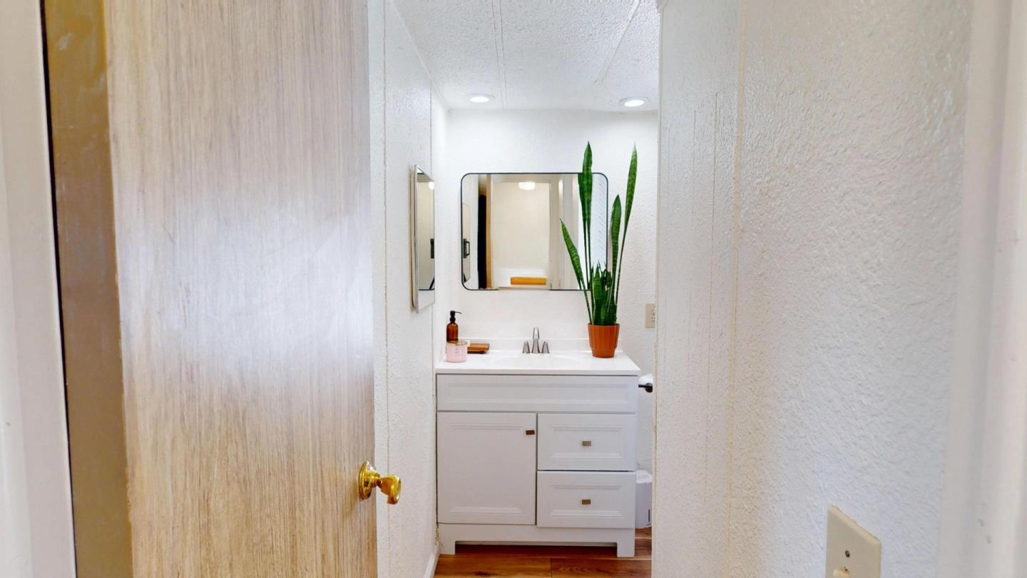 Detail Gallery Image 13 of 20 For 17779 Viera Canyon Road #8,  Salinas,  CA 93907 - 2 Beds | 1 Baths