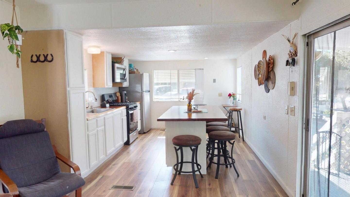 Detail Gallery Image 6 of 20 For 17779 Viera Canyon Road #8,  Salinas,  CA 93907 - 2 Beds | 1 Baths