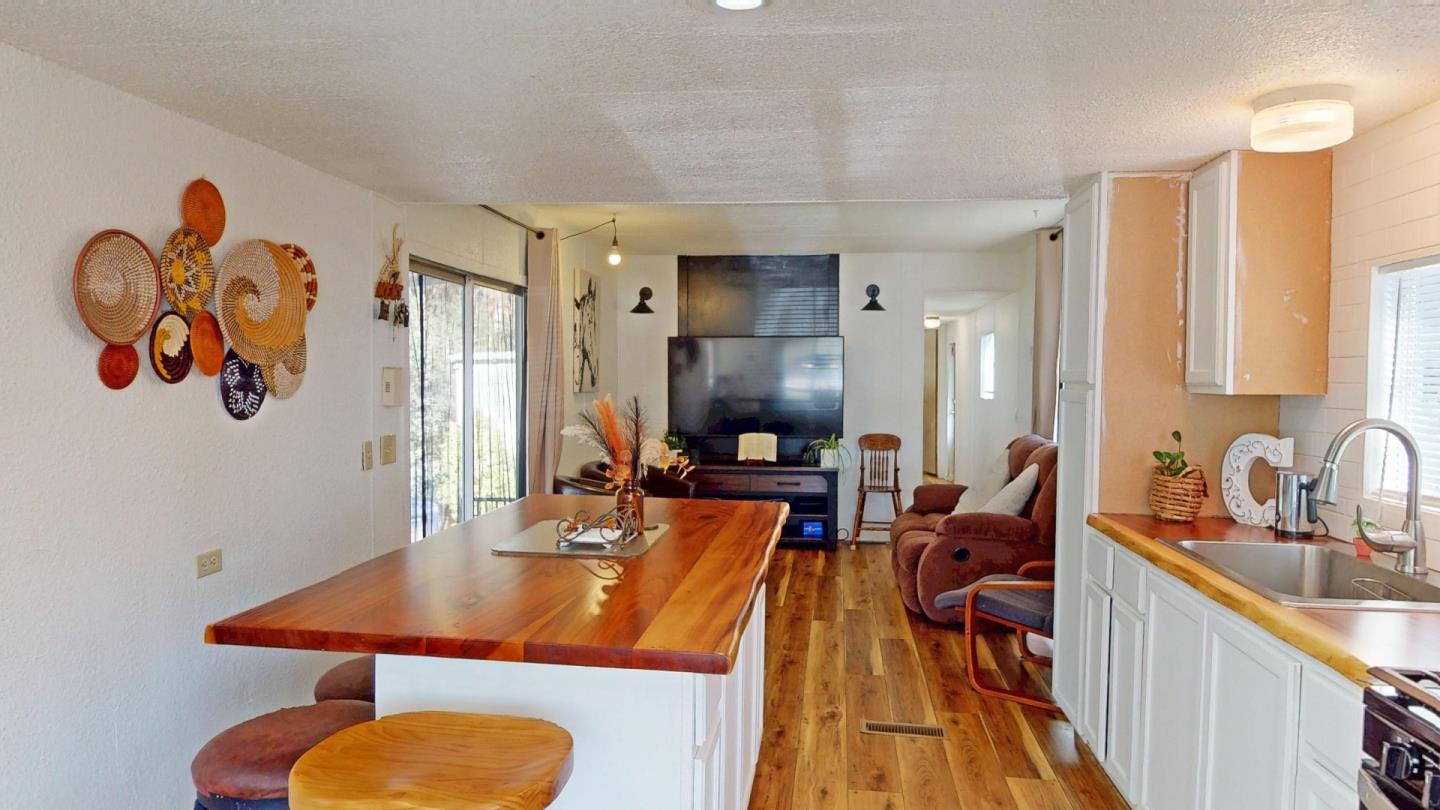 Detail Gallery Image 8 of 20 For 17779 Viera Canyon Road #8,  Salinas,  CA 93907 - 2 Beds | 1 Baths