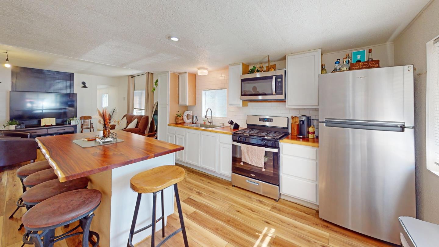 Detail Gallery Image 9 of 20 For 17779 Viera Canyon Road #8,  Salinas,  CA 93907 - 2 Beds | 1 Baths