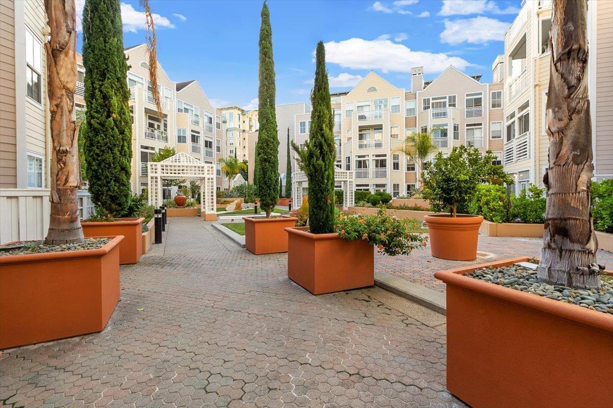 Detail Gallery Image 6 of 17 For 550 Ortega Ave #B324,  Mountain View,  CA 94040 - 2 Beds | 2 Baths