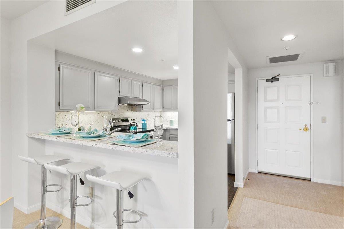 Detail Gallery Image 7 of 17 For 550 Ortega Ave #B324,  Mountain View,  CA 94040 - 2 Beds | 2 Baths