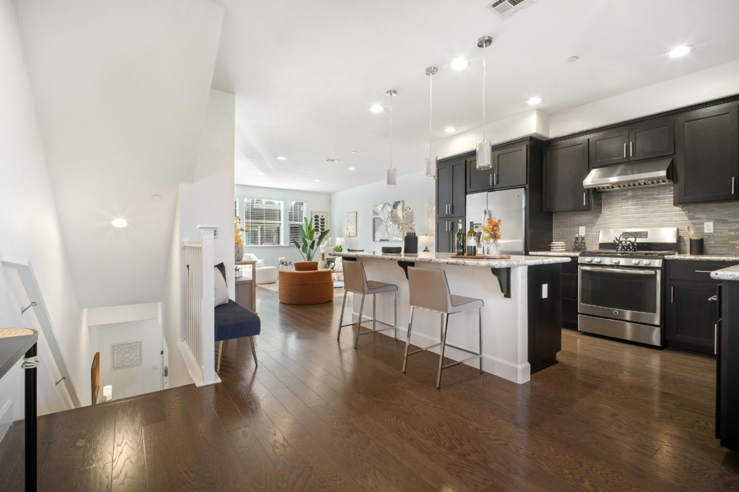 Detail Gallery Image 10 of 33 For 106 Hornbeam Ter, Sunnyvale,  CA 94086 - 4 Beds | 3/1 Baths