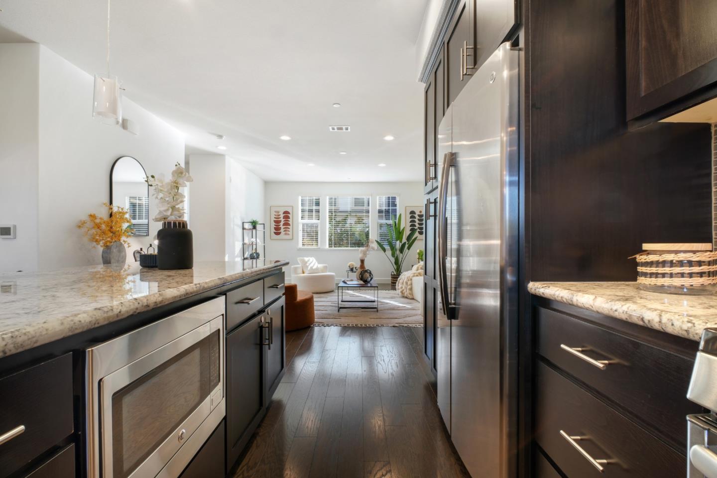 Detail Gallery Image 13 of 33 For 106 Hornbeam Ter, Sunnyvale,  CA 94086 - 4 Beds | 3/1 Baths