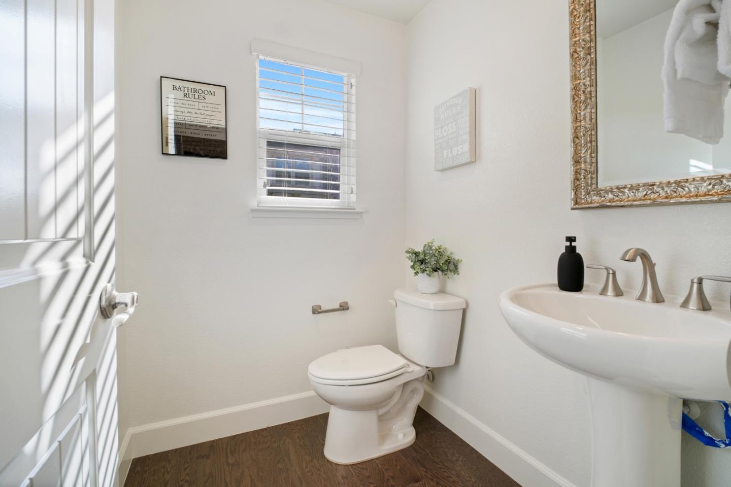 Detail Gallery Image 14 of 33 For 106 Hornbeam Ter, Sunnyvale,  CA 94086 - 4 Beds | 3/1 Baths